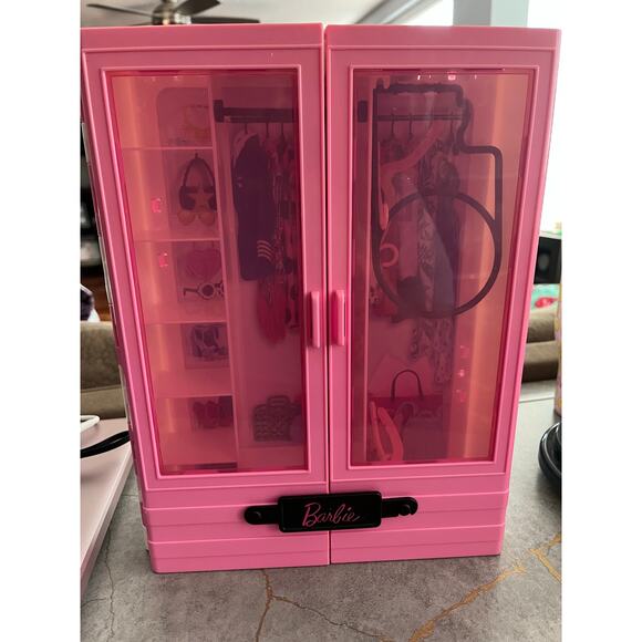 2018 Barbie Wardrobe Closet Portable Carrying Case-GREAT CONDITION-Display Only - Picture 1 of 7